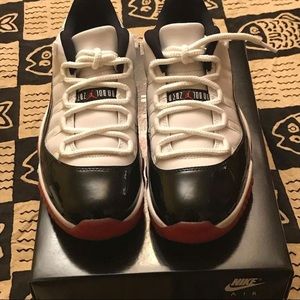 Jordan 11 Retro Low Concord Breds